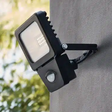 City Lights Hub | المورد الرائد للإضاءة في مصر - دليلك لاختيار كشافات الشوارع LED: الكفاءة، الجودة، والاستدامة تاريخ الإضاءة: الدليل الشامل لمراحل تطور الضوء وتأثيره على الحضارة